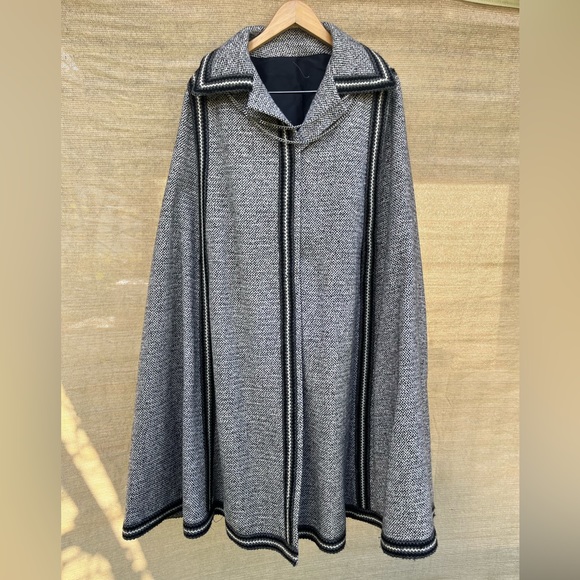 Vintage Bass New York Wool Cape - Picture 1 of 17